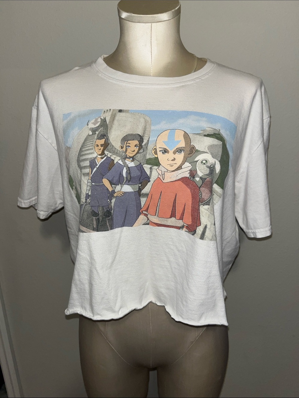 White Avatar Graphic Short Sleeve crop top Tee